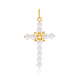 Croix en or jaune, perles de culture et oxyde de zirconium